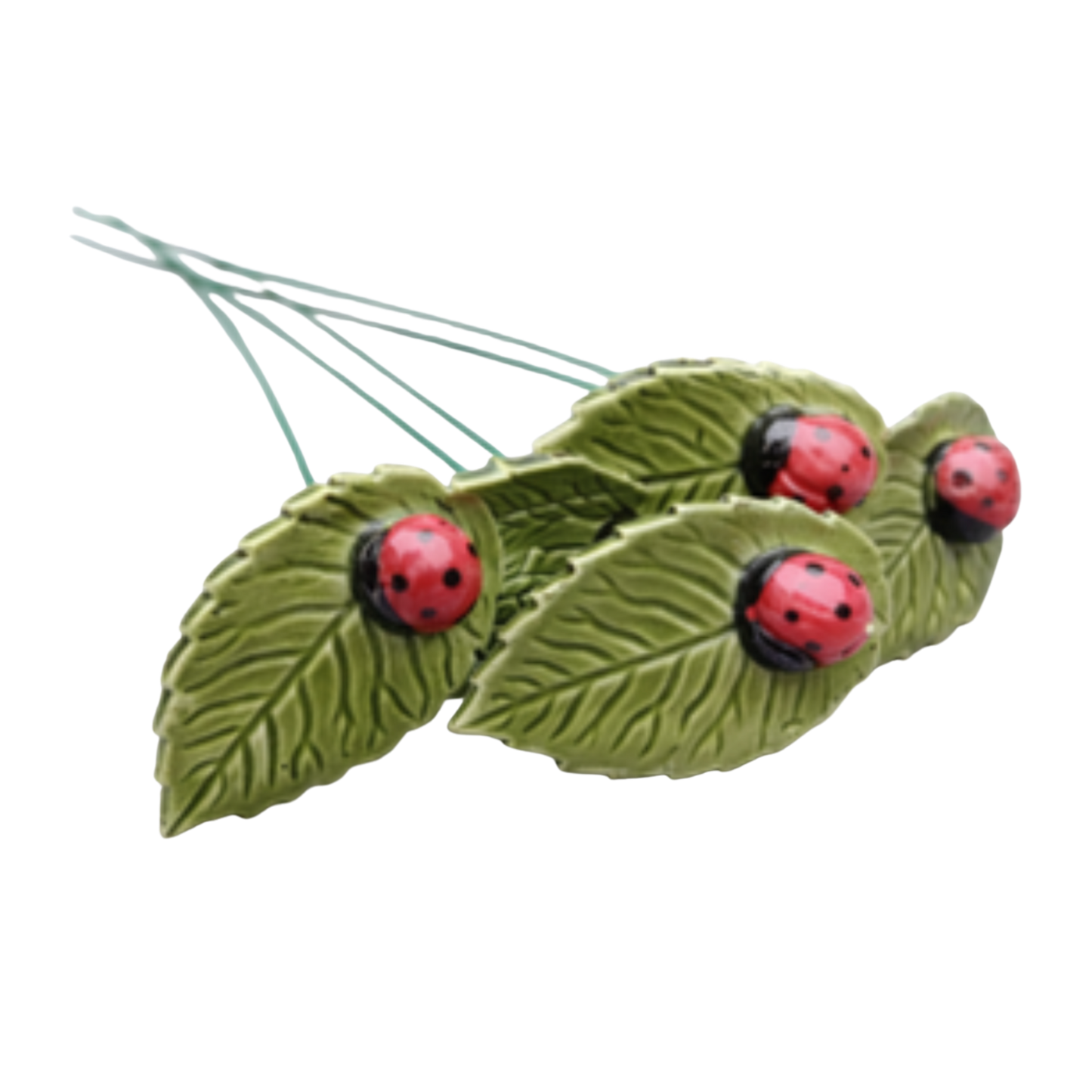 Frunză din ceramică cu buburuză 6 cm – decor floral pentru buchete